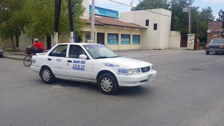 Por establecer tarifa de taxis