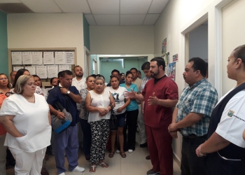 Director del ISSSTE dialoga con trabajadores del Hospital General