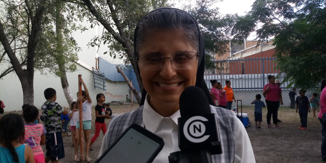 Niños disfrutan de vacaciones con Jesús.