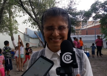 Niños disfrutan de vacaciones con Jesús.
