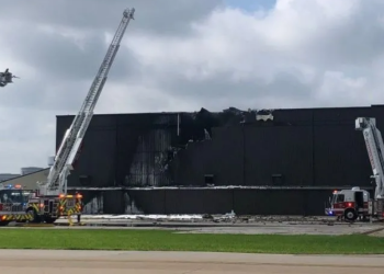 Mueren 10 al caer avioneta en Texas