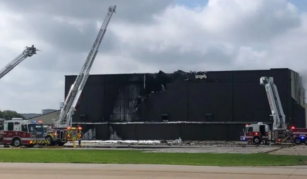 Mueren 10 al caer avioneta en Texas
