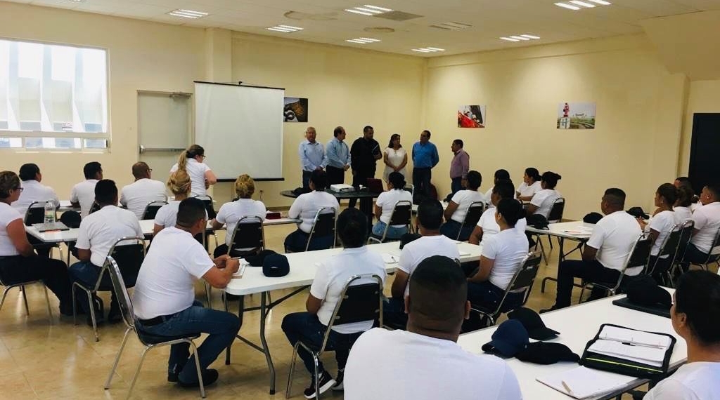 Inician cursos en academia de policía