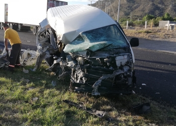 Se impactan contra un tráiler
