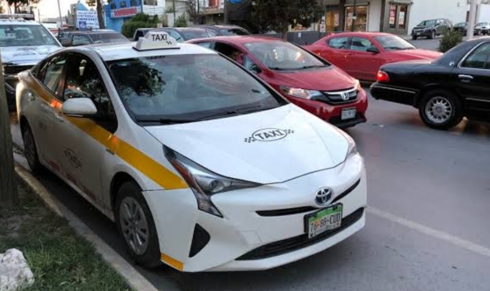 Se analiza un aumento en la tarifa de los taxis
