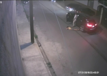 Indigna video de hombre golpeador