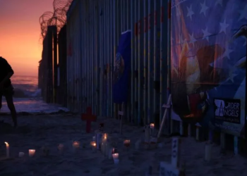 Muere migrante al caer del muro fronterizo