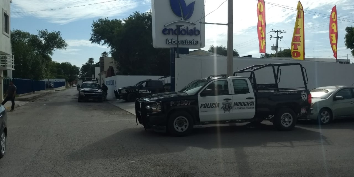 Investigan enfrentamiento entre policías y civiles armados