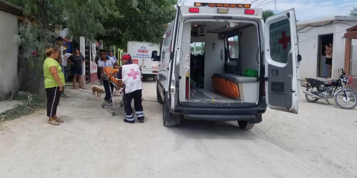 Reportan delicado a menor que cayó de un caballo