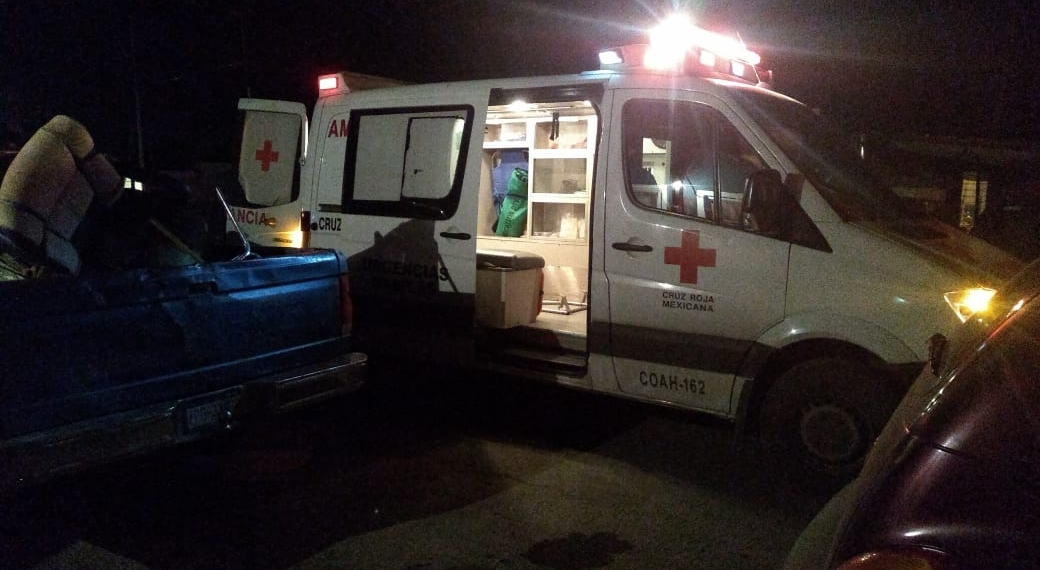 Termina en el hospital tras recibir batazo en la cabeza