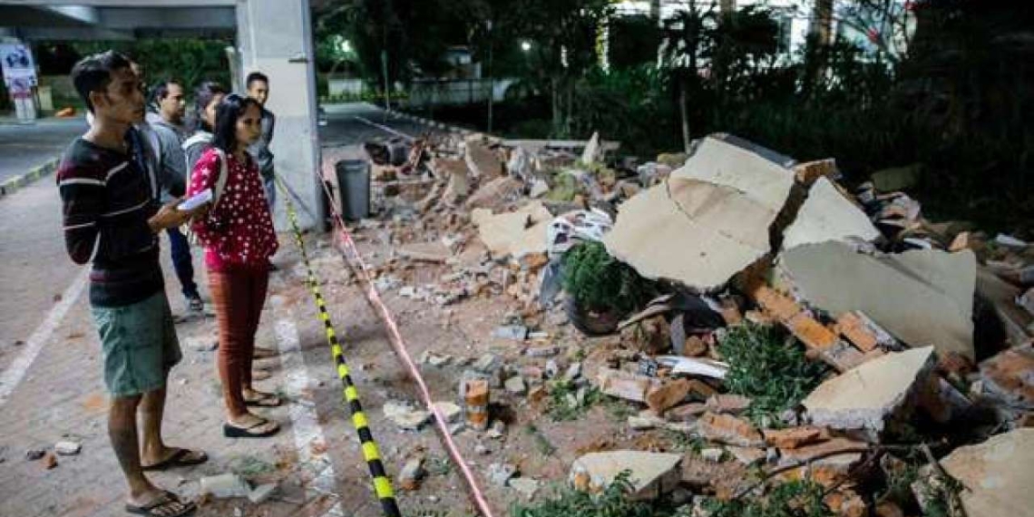 Sismo de 7.0 sacude Indonesia; activan alerta de tsunami