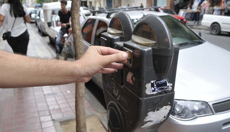 Turistas y ciudadanos se quejan de parquímetros