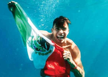 Jonathan Paredes, medalla de bronce en la Serie Mundial de Clavados de Altura