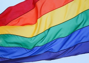 Por ser transexual este gobierno regala 2 mil pesos al mes