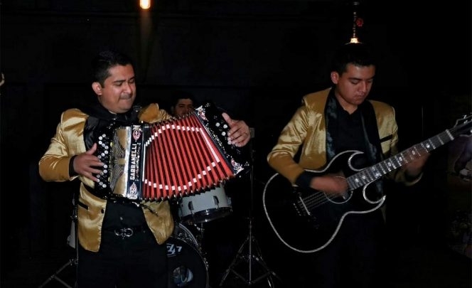 Asesinan a vocalista de “Los Hijos del Cártel” frente a su familia