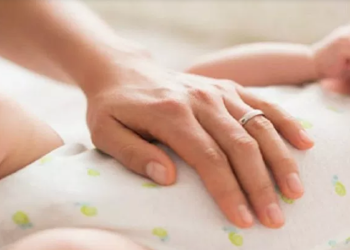 Pareja vegana es condenada por desnutrición de su bebé