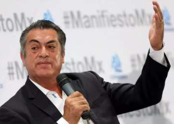 ‘El Bronco’ propone incluir acordeón en escudo de NL en honor a Celso Piña