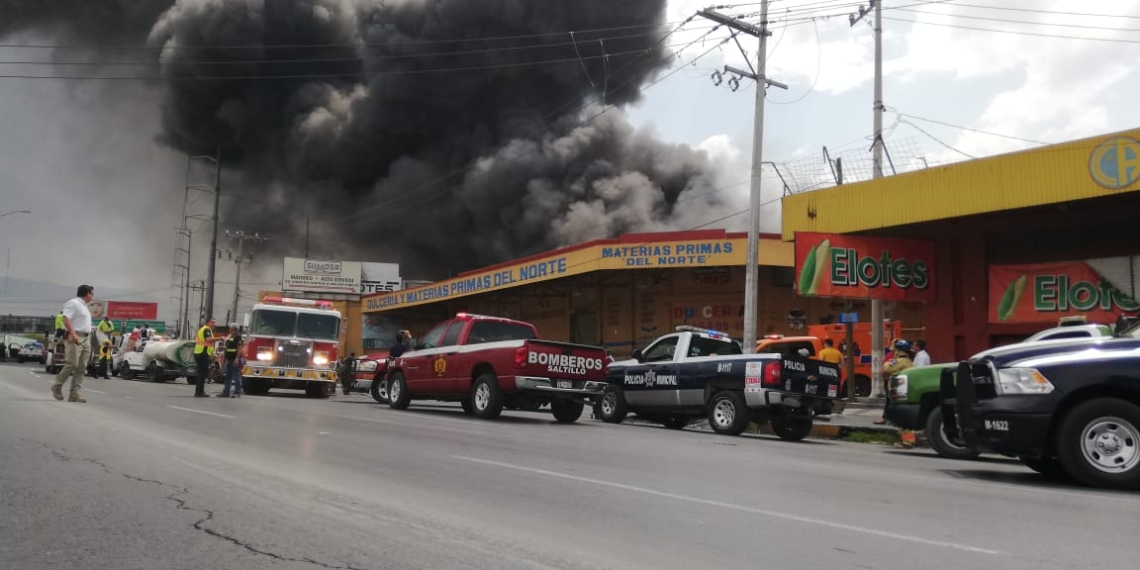 Incendio voraz en Saltillo