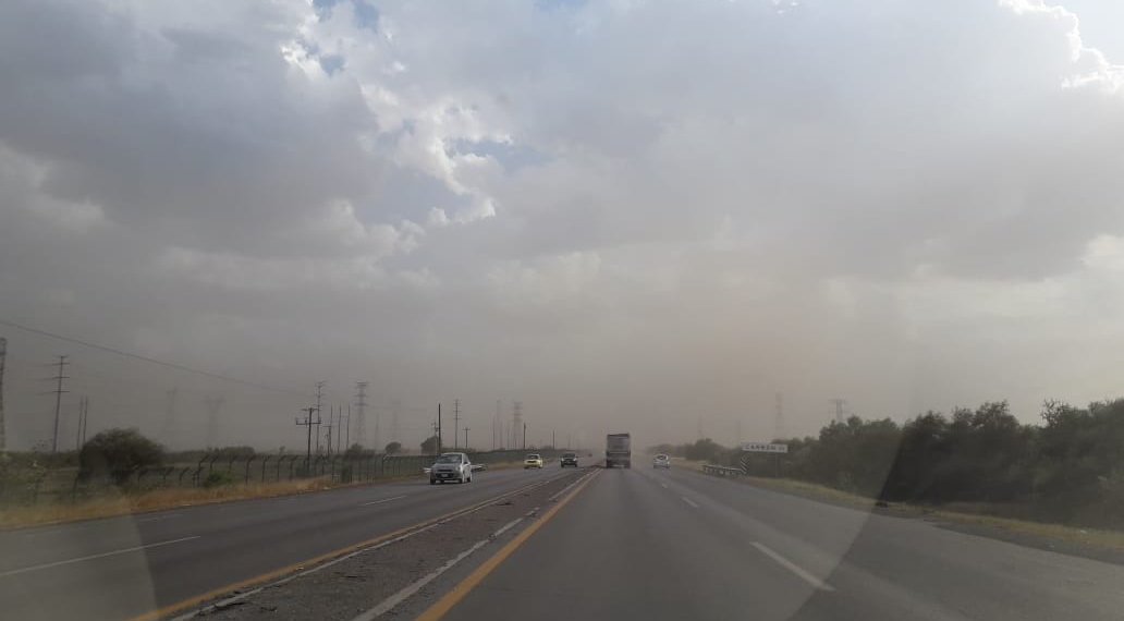 Sorprenden ráfagas de viento de hasta 80 kph