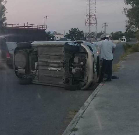 Se registra volcadura en la colonia Palmas