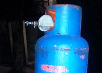 Detienen a pareja por robo de un tanque de gas