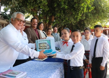 Más de 630 mil alumnos inician clases en Coahuila