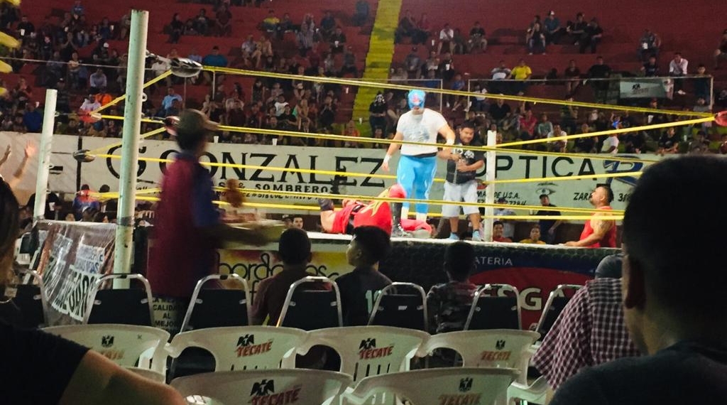 VIDEO: Pelean encadenados y buscan una revancha más