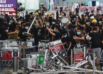 Manifestantes en Hong Kong suman fuerza de docentes
