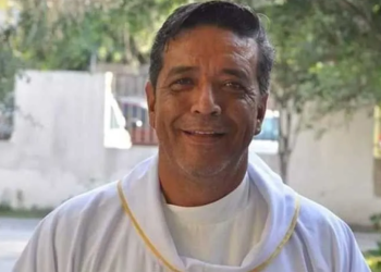 Asesinan a puñaladas a sacerdote