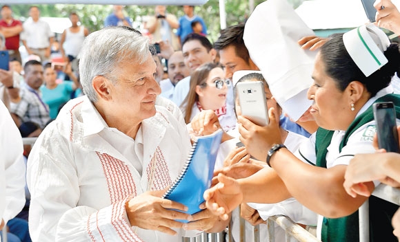 López Obrador pide al EZLN dejar de dividir; critica reclamos a sus proyectos