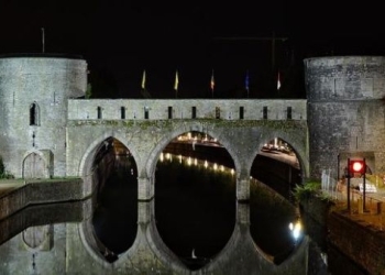 Derriban histórico puente de Europa