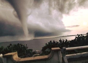 Vídeo: Tromba marina azota a Coatzacoalcos