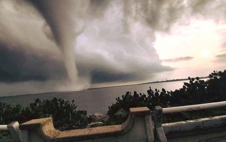 Vídeo: Tromba marina azota a Coatzacoalcos
