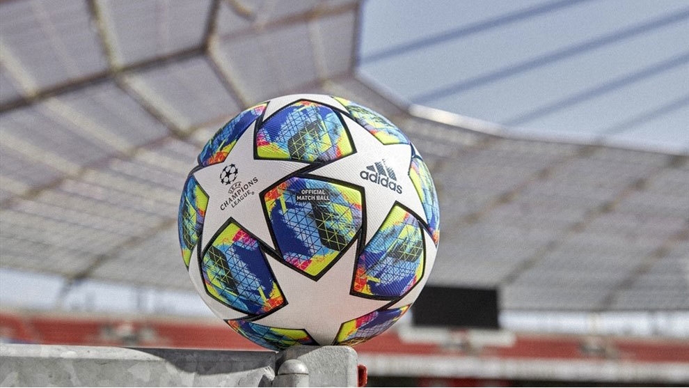 Presentan el balón para la fase de grupos de la Champions League