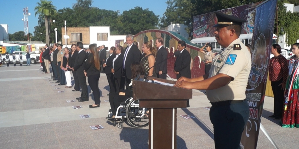 Realizan ceremonia cívica por inicio del mes patrio