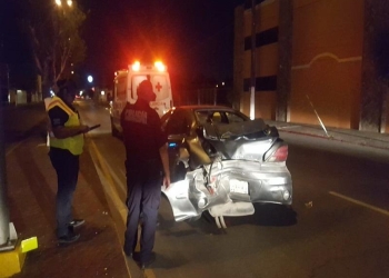 Huye al provocar choque alcance