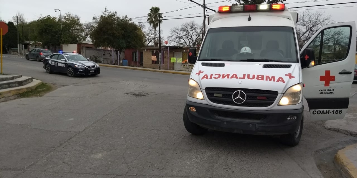 Reportan estable a niña que cayó del techo