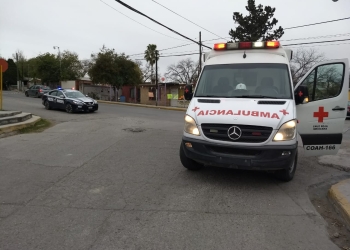 Reportan estable a niña que cayó del techo