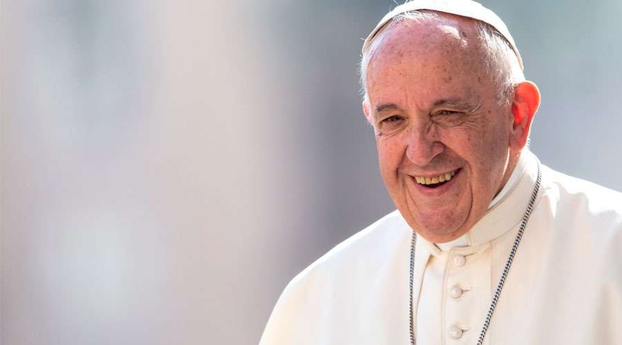 Rescatan al papa Francisco tras quedar atrapado en ascensor