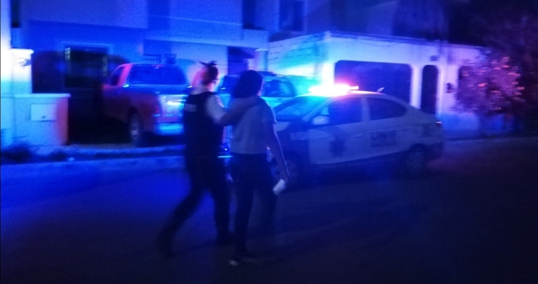 Una extraña se mete a su casa