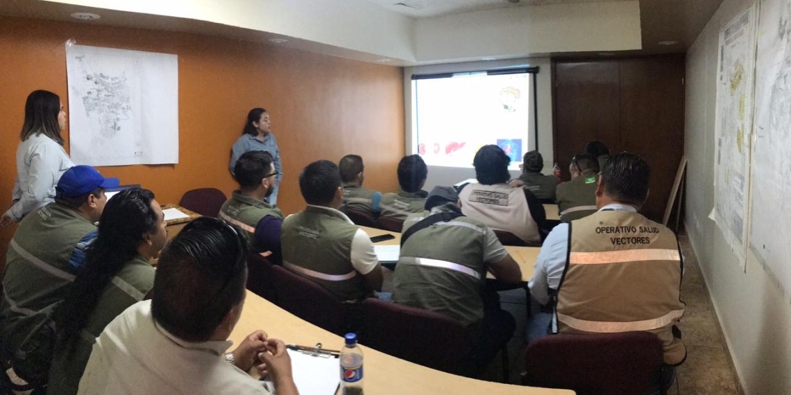 Personal operativo de vectores recibe capacitación