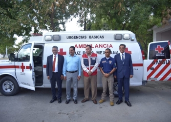 Entregan Ambulancias a Protección Civil y Bomberos