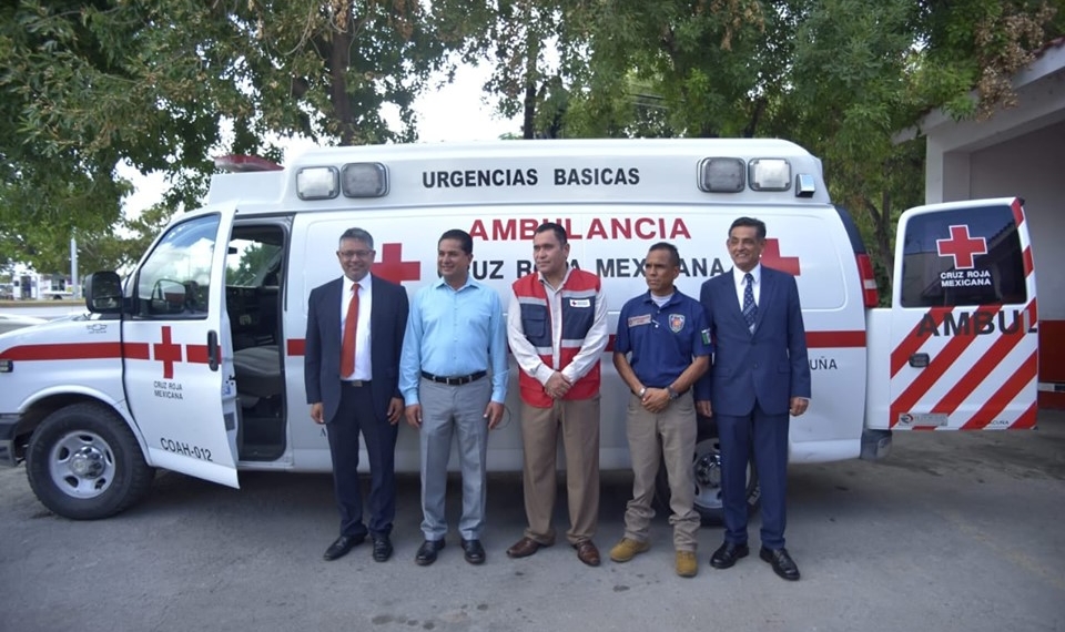 Entregan Ambulancias a Protección Civil y Bomberos