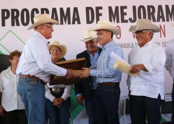 Gobernador entrega Bovinos en Región Carbonífera