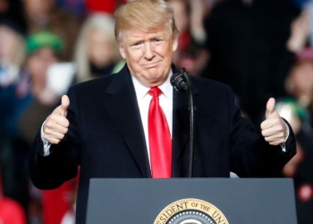 Juez bloquea deportación acelerada de inmigrantes ideada por Trump