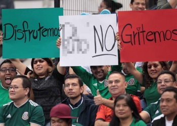 Expulsan aficionados del Azteca por polémico grito  