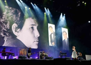 Miles recuerdan a José José con homenaje