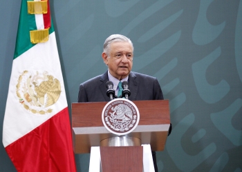 Funcionarios no deben inmiscuirse en procesos de partidos, refrenda AMLO