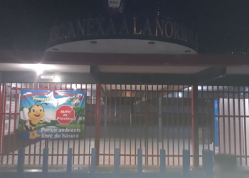 Le ‘pichan’ las cervezas  al director de la Anexa