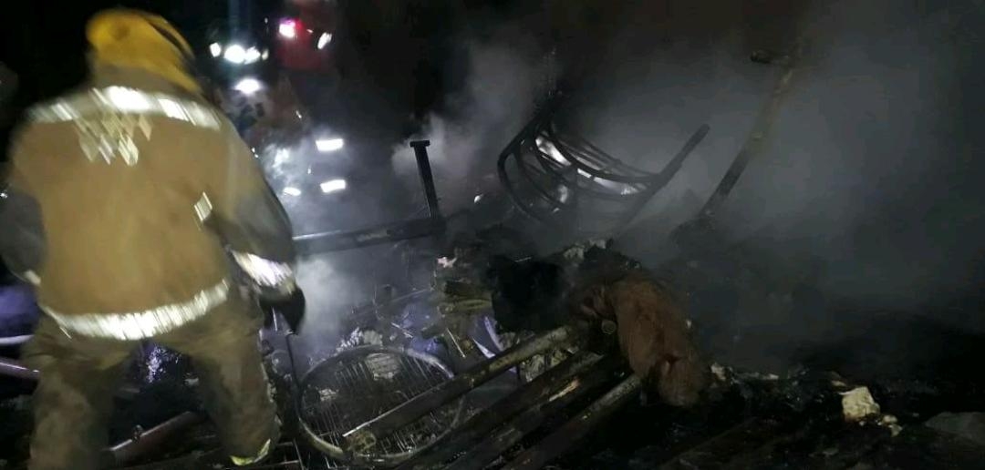 Se incendia domicilio de madera